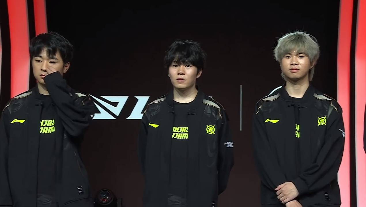 Rookie迎来三赛季出色发挥，FPX观众热烈欢呼！