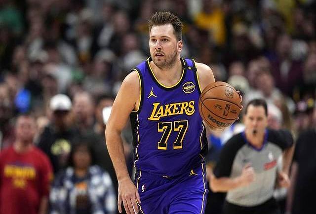 九游手游下载阿扎伦卡巅峰对决，东契奇与80激战西班牙队分钟，逆转胜负难料！(东契奇进攻集锦视频)